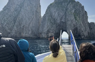 Faraglioni sziklák (Capri hajókirándulás)