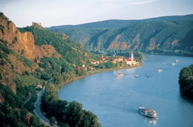 thumb-latogatas-a-melki-apatsagban-es-hajokazas-a-duna-wachau-szakaszan-409011769269478918368.webp
